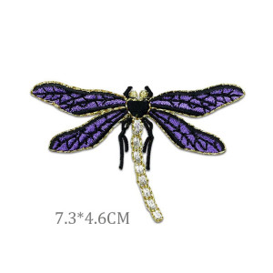 Dimension Patch brodé libéllule avec bord doré - 7.3cm x 4.6cm couleur Violet