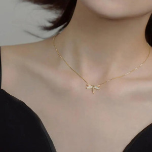 Vue Portée Collier Pendentif Libellule Scintillement Doré Couleur Or