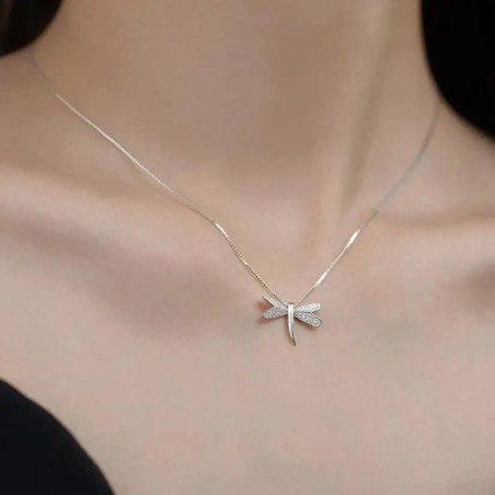 Vue Portée Collier Pendentif Libellule Scintillement Doré Couleur Or