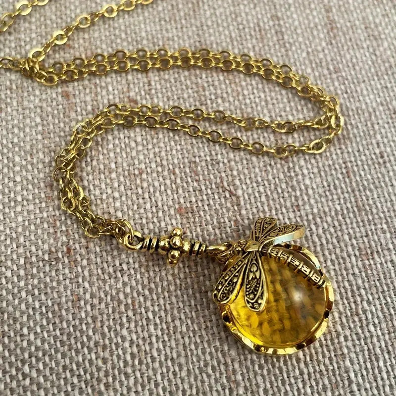  Collier Pendentif Libellule "Éclat Vénitien" modèle 2