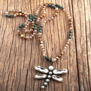 Collier Pendentif Libellule Boho Éclats Miroitants Modele 2