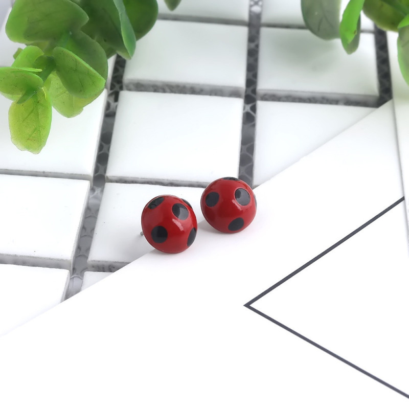 Vue de face des Boucles d'Oreilles Coccinelle Fantaisie en Acier Inoxydable