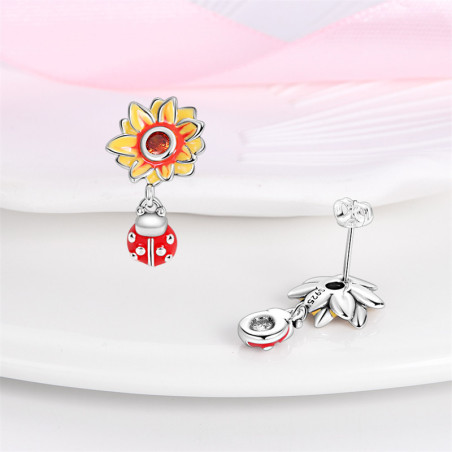 Vue arrière Boucles d'Oreilles Coccinelle Jardin Fleuri
