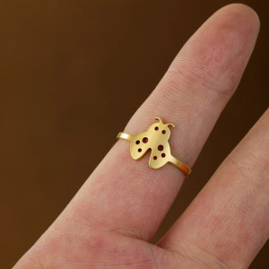 Vue Portée Bague Coccinelle Design Minimaliste Redimensionnable - Couleur Or et Argent
