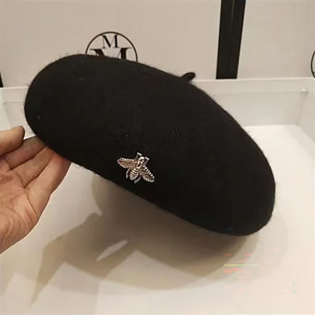 Béret en laine pour femme avec magnifique broche abeille Couleur Noir