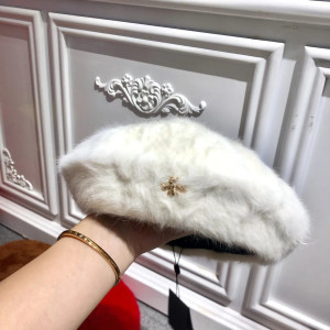 Chapeau en laine pour femme avec braoche abeille Couleur blanc
