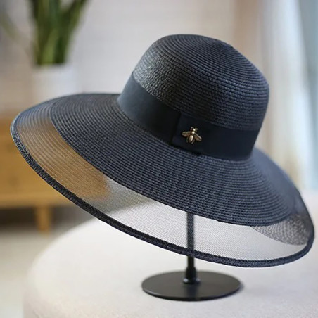 Vue de côté du Chapeau Abeille Élégance Couleur Noir