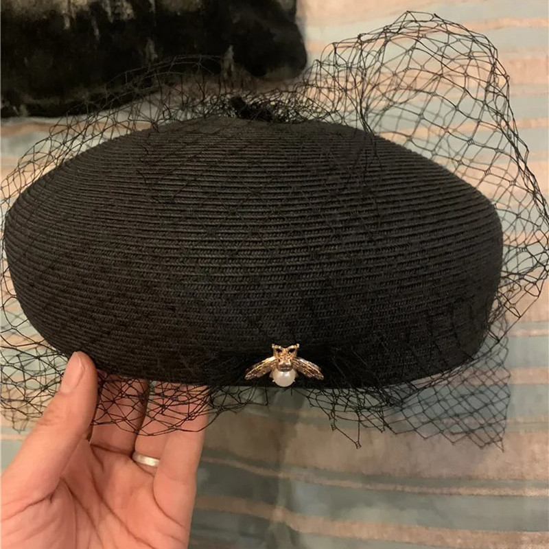 Béret pour femmes design exclusif Avec perle d'abeille noir
