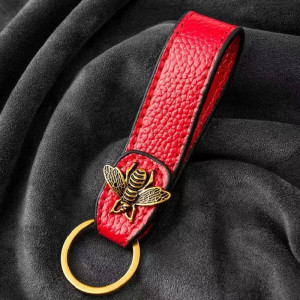Porte-clés Abeille Élégance Royale en Cuir & Bronze !