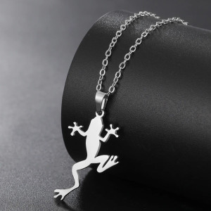Collier Grenouille Léger Bond de Lumière couleur argent