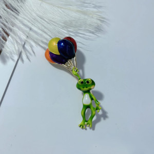 Spilla Rana e Palloncini Colorati - Accessorio Unico e Divertente