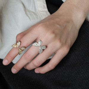 Anillo Mariposa Minimalista y Elegante – Joya en Oro o Plata