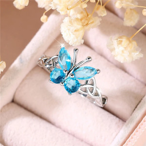 Magnifique Bague Papillon Bleu 'Lueur Saphir'