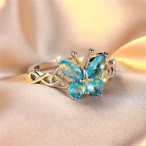 vue détaillée de la Bague Papillon Bleu 'Lueur Saphir'