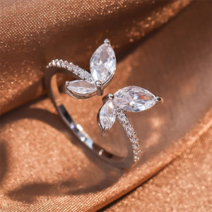 Bague Papillon Élégante Légèreté Cristalline