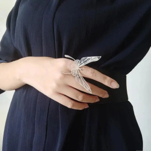 Vueu portée de la Bague Papillon Argent Éveil Poétique