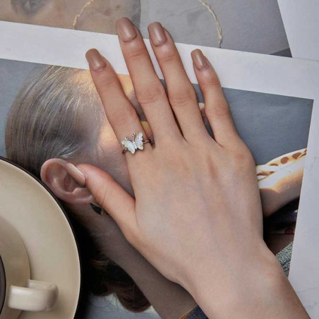 vue portée de la Bague Papillon Argent 'Aile d'Opale'