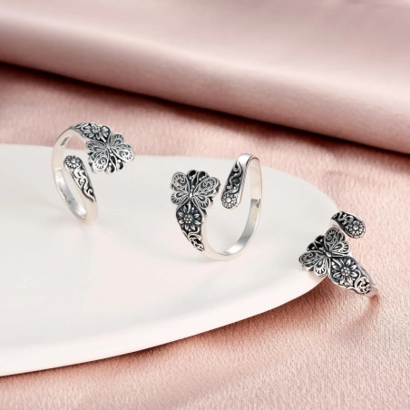 détails de la  Bague Papillon 'Élégance Vintage'