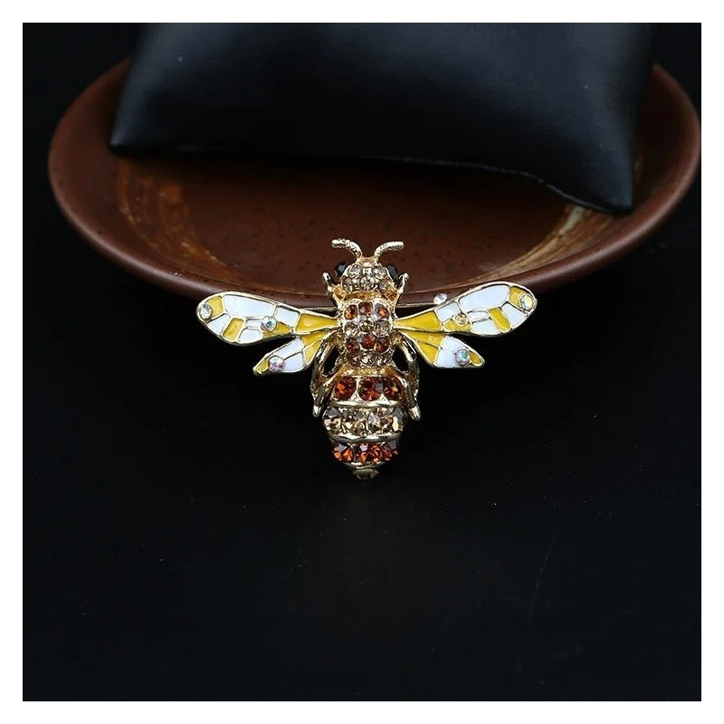 Broche en forme d'abeille pour femme strass couleur or !