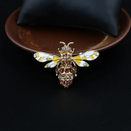 Broche en forme d'abeille pour femme strass couleur or !