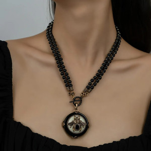 Collier Abeille Vintage 'Majesté Nocturne' en agate naturelle