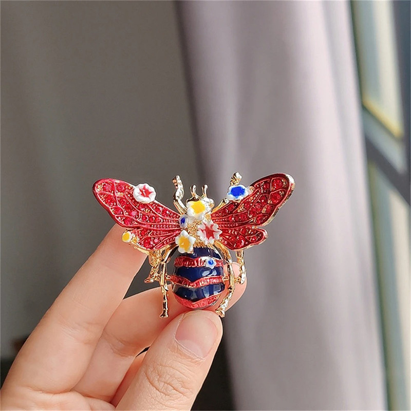 Magnifique Broche abeille rouge en fleurs