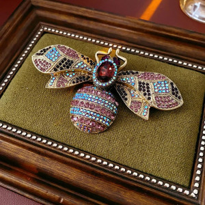 Broche Abeille 'Majesté Antique' | Bijou Vintage Élégant