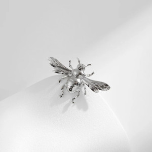 Spilla Ape 'Eleganza Reale' – Gioiello Elegante Oro & Argento