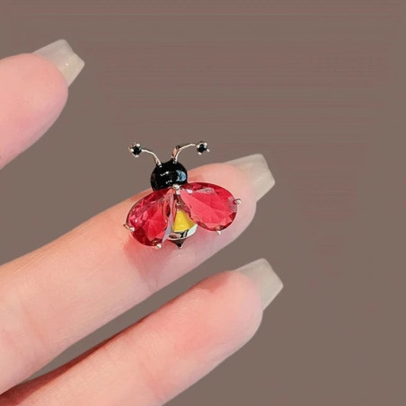 Pin Abeja "Crystal Bee" – Elegancia en Dorado y Plateado