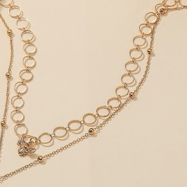 Détail double Collier avec 2 pendentifs  abeille et nid d'abeille