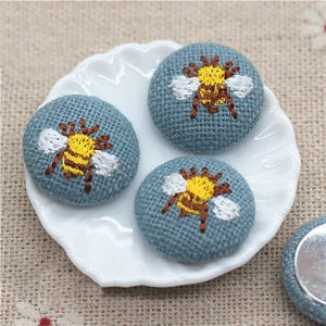 Boutons Brodés Abeille "Douceur Champêtre" - 17mm - Lot de 10 pièces !