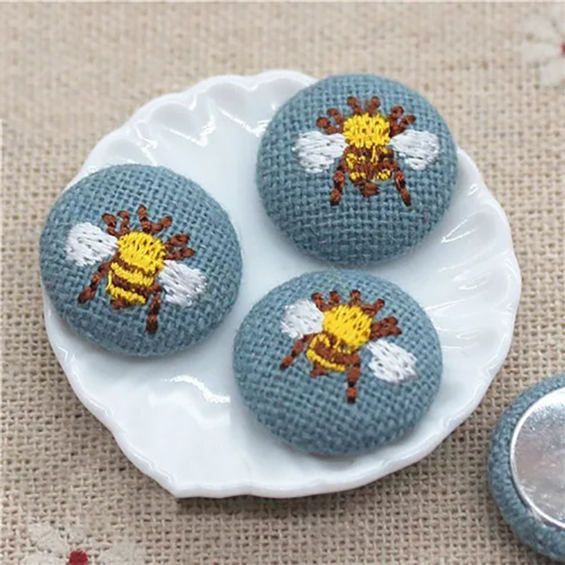 Embroidered Bee Buttons "Rustic Charm" - 17mm - Set of 10