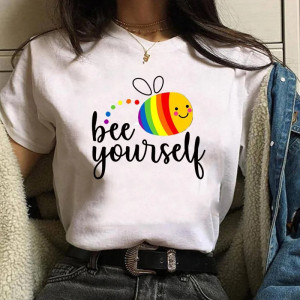 Camiseta Abeja "Bee Yourself" Arcoíris | Ropa Mujer Original
