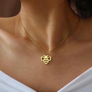 Collier pendentif abeille ras du cou de couleur or