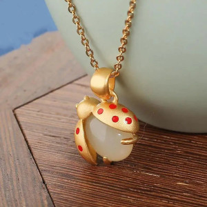 Bonito Collar de Mariquita chapado en Oro 24K | Regalo Original