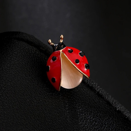 Magnifique Broche Coccinelle en émail rouge et noir