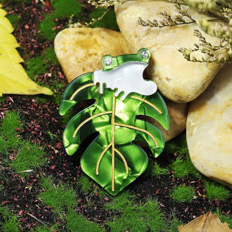 Elegant Tropical Frog Brooch | Unique Nature-Themed Jewelry