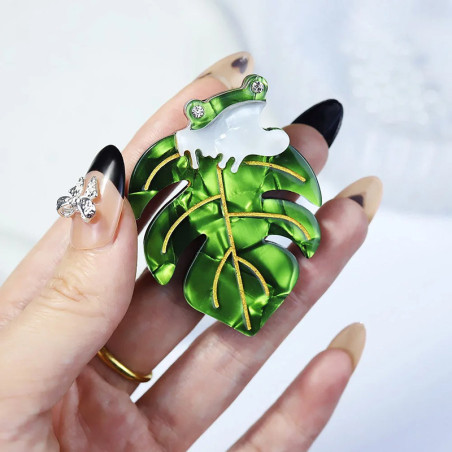 Elegant Tropical Frog Brooch | Unique Nature-Themed Jewelry