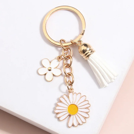 Elegant Daisy Keychain | Cute Floral Charm & Gift Idea
