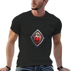 T-shirt Coccinelle Homme 'Écusson Protecteur' | Cadeau Unique
