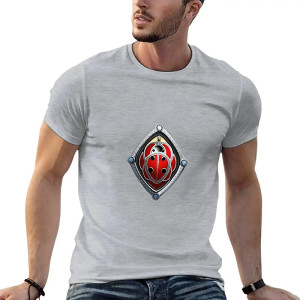 T-shirt Coccinelle Homme 'Écusson Protecteur' | Cadeau Unique