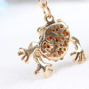 Pendentif Grenouille Émeraude | Bijou Nature Or Cadeau Femme