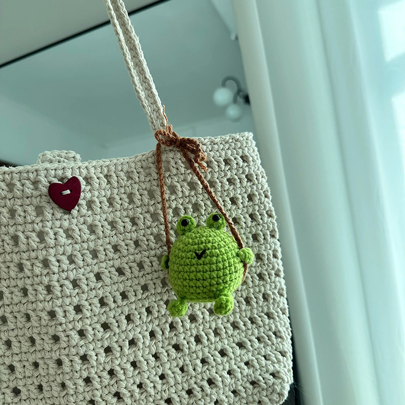 Porte-clés Grenouille sur Balançoire | Fait Main au Crochet