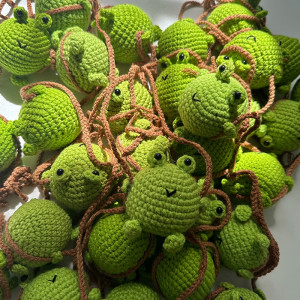 Swinging Frog Keychain | Handmade Crochet Cute Nature Gift