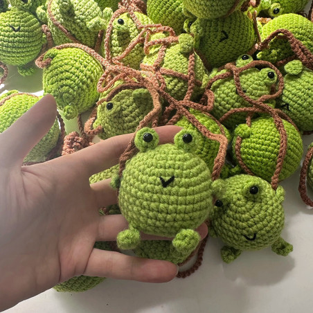 Porte-clés Grenouille sur Balançoire | Fait Main au Crochet
