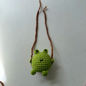 Porte-clés Grenouille sur Balançoire | Fait Main au Crochet