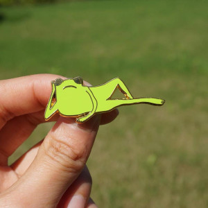 Pin's Émaillé Grenouille Insolente | Cadeau Mignon & Drôle Attitude Froggy