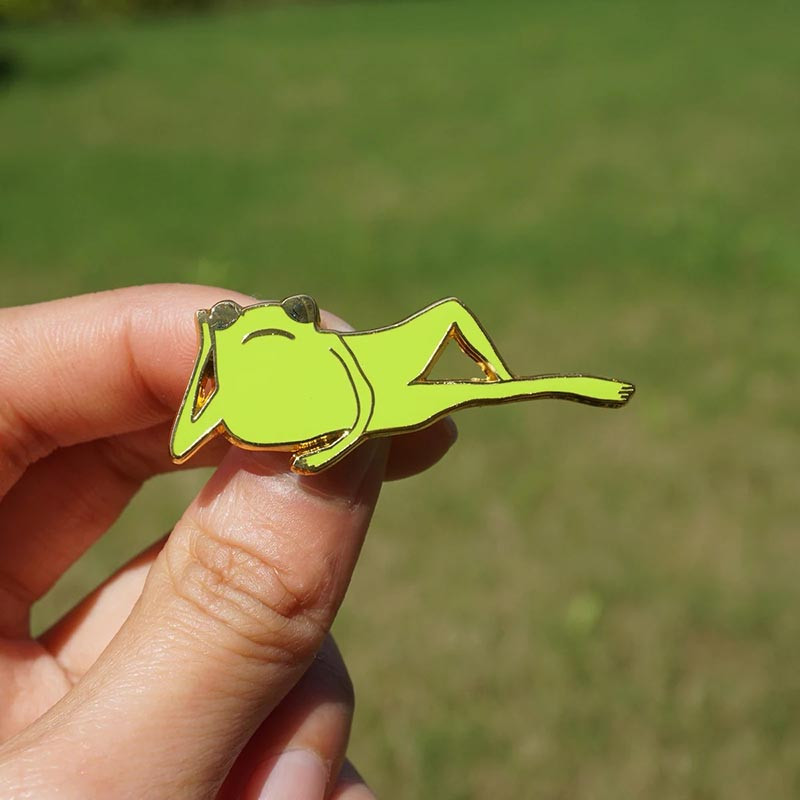 Pin's Émaillé Grenouille Insolente | Cadeau Mignon & Drôle Attitude Froggy