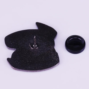 Pin's Émaillé Grenouille Militante "Never Stop Screaming"
