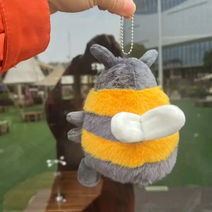 Magnifique peluche abeille jaune très douce avec un petit sourire adorable !